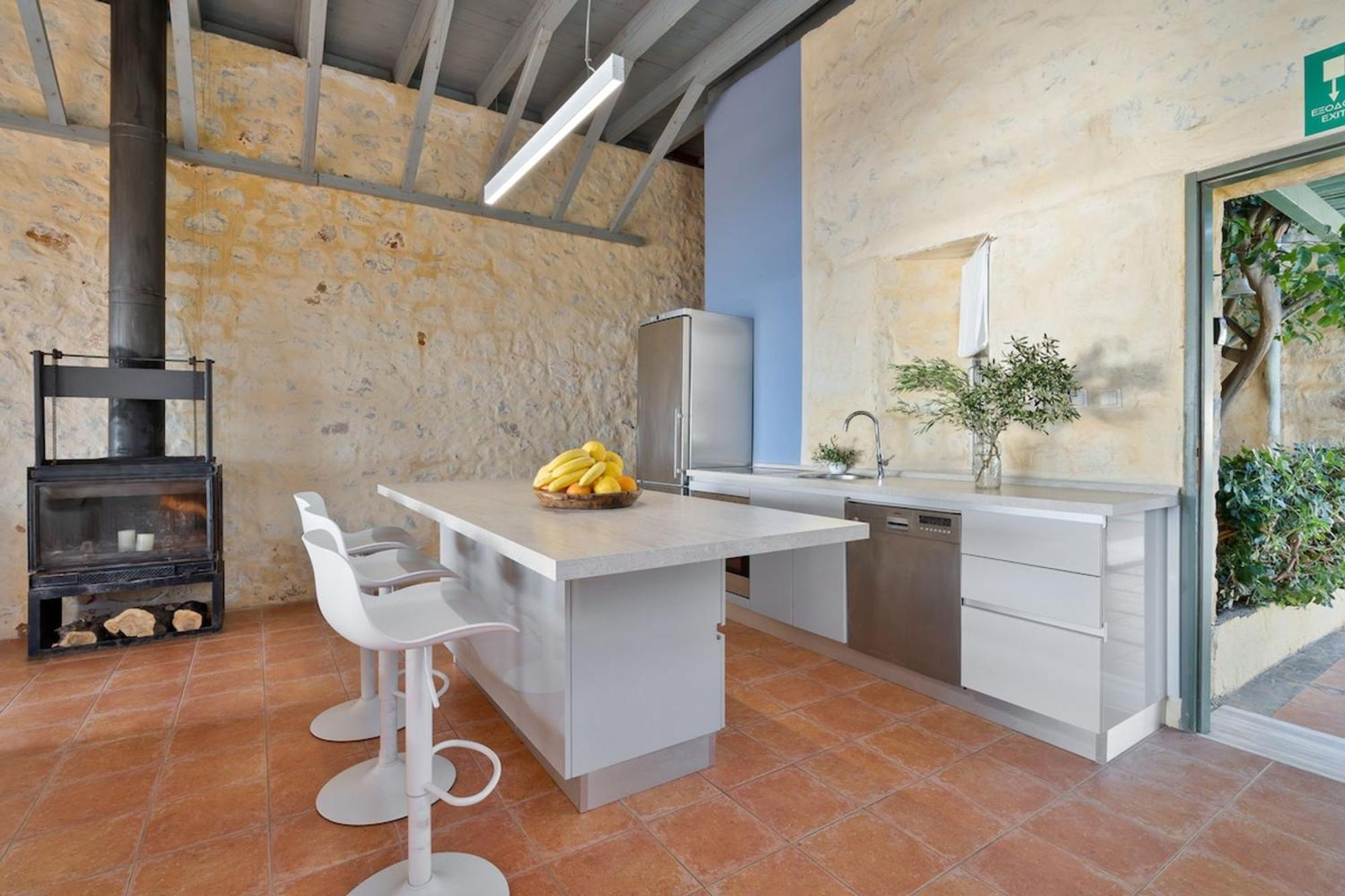 Villa Mediterranea, With Heated Pool Livadia  外观 照片